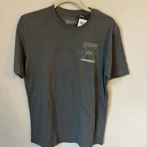 NWT UA Men’s T-shirt. size Medium. Gray/green color